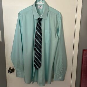 Men’s dress shirt with tie